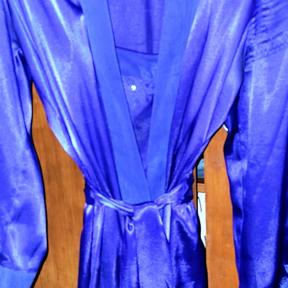 Intimate nightgown set